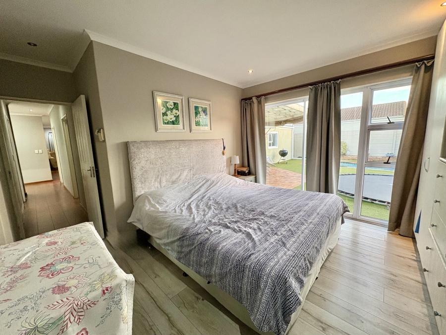 To Let 3 Bedroom Property for Rent in Sunningdale Western Cape